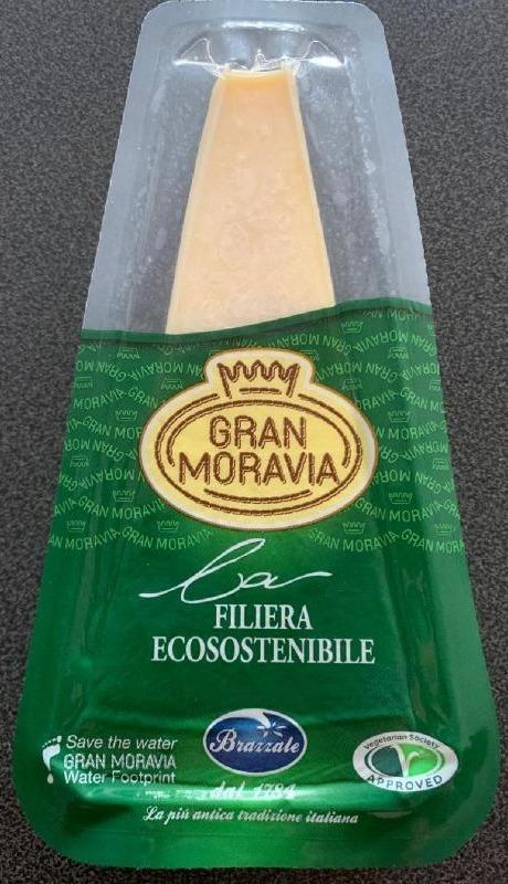 Фото - твердый сыр треугольник пармезан Gran Moravia