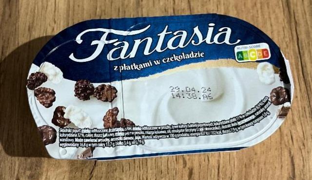 Фото - Йогурт с шоколадными звездами Creamy Fantasia Danone