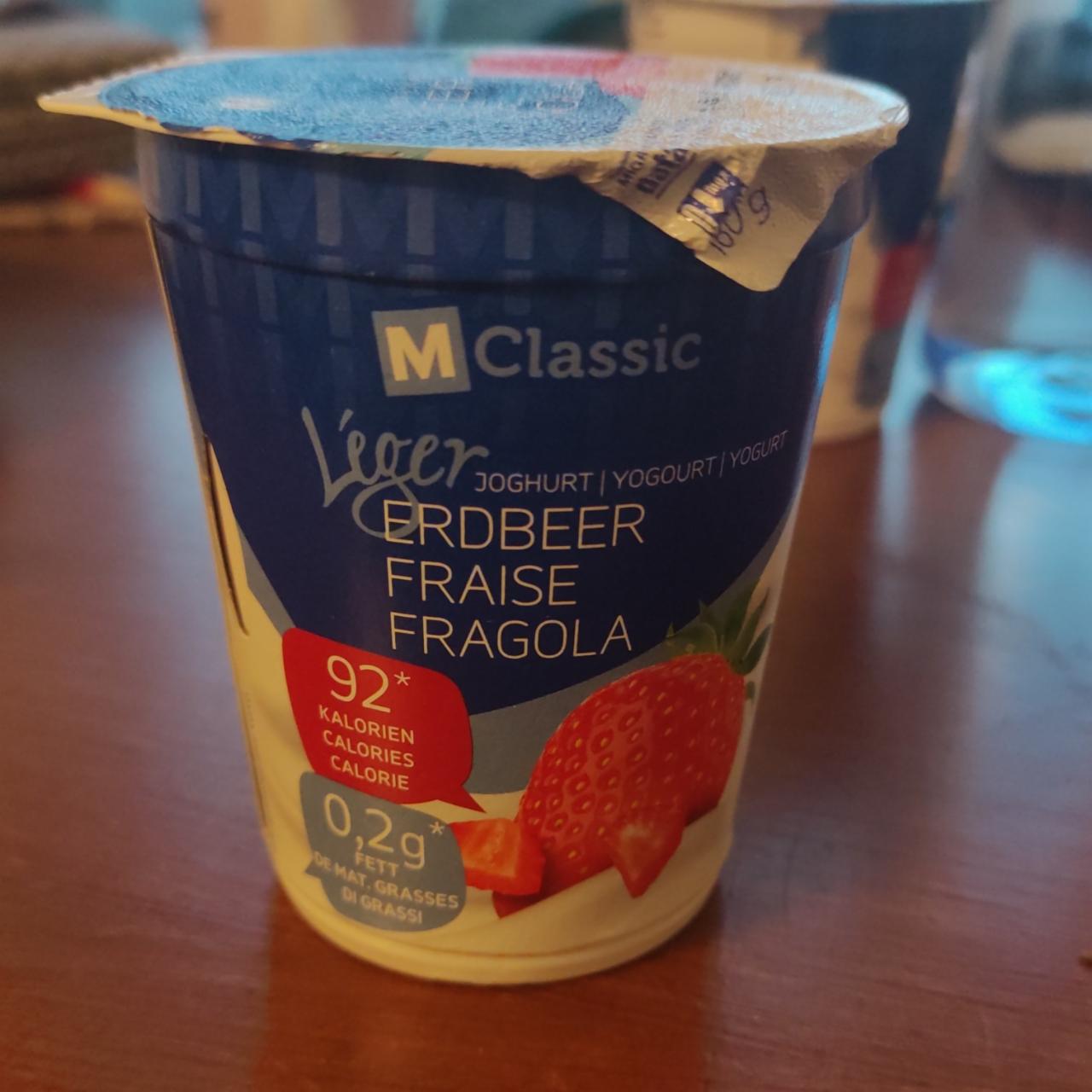 Фото - йогурт обезжиренный с клубникой 0.2% Migros Classic