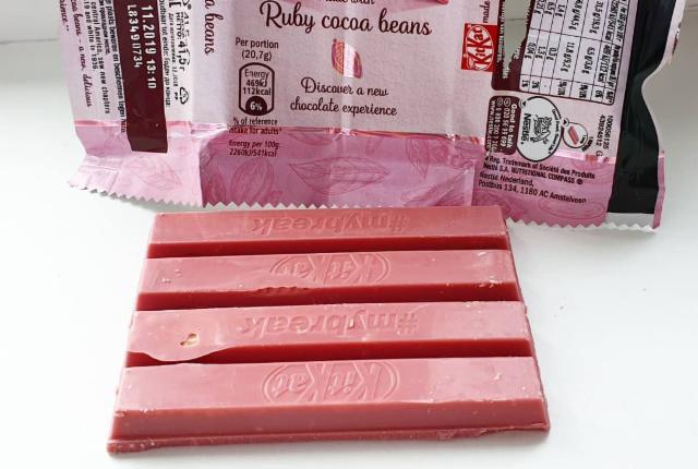 Фото - Kit Kat ruby cocoa beans розовый