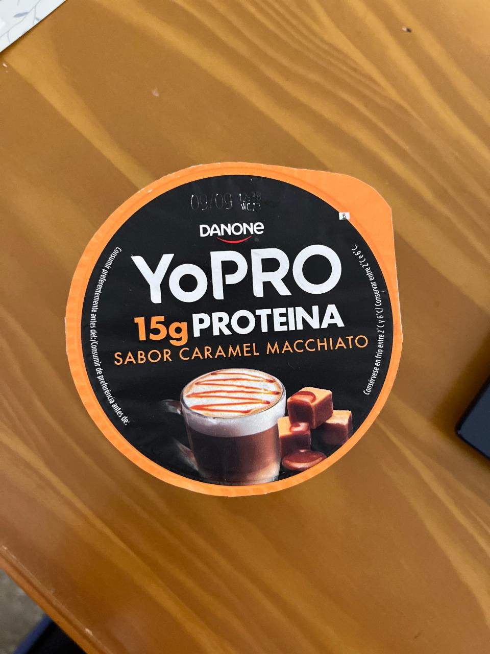 Фото - протеиновый йогурт со вкусом карамельный макиатоYoPro caramel macchiato Danone