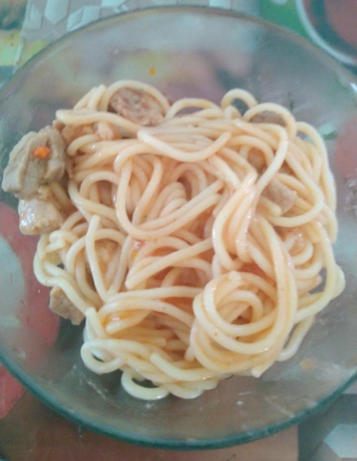 Фото - Спагетти с курицей в томатном соусе