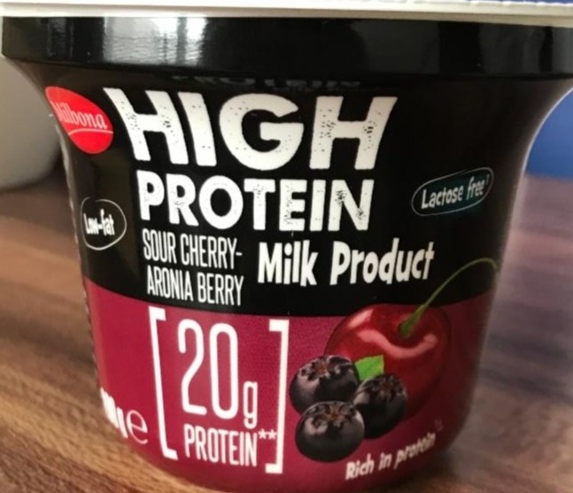 Фото - Молочный продукт High Protein Вишня и Черноплодная рябина Milbona