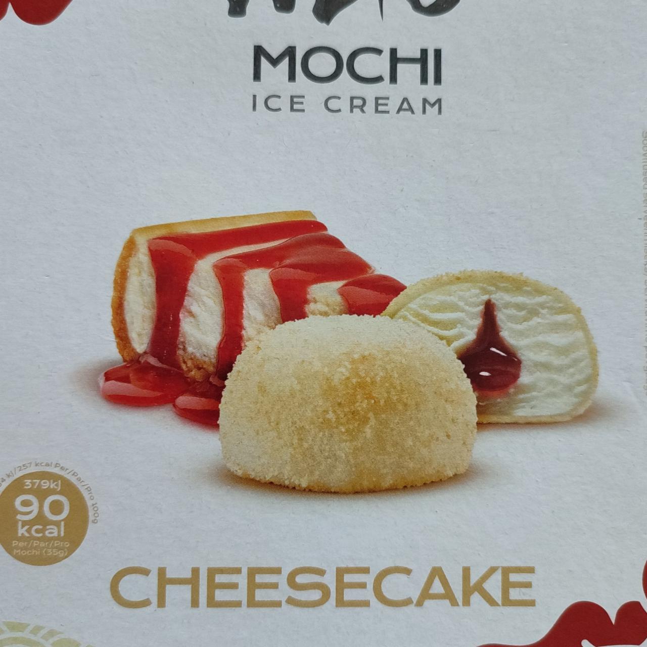 Фото - Мороженое со вкусом сыра с малиновым соусом и измельченным печеньем Mochi Cheesecake Ice Cream Wao Mochi