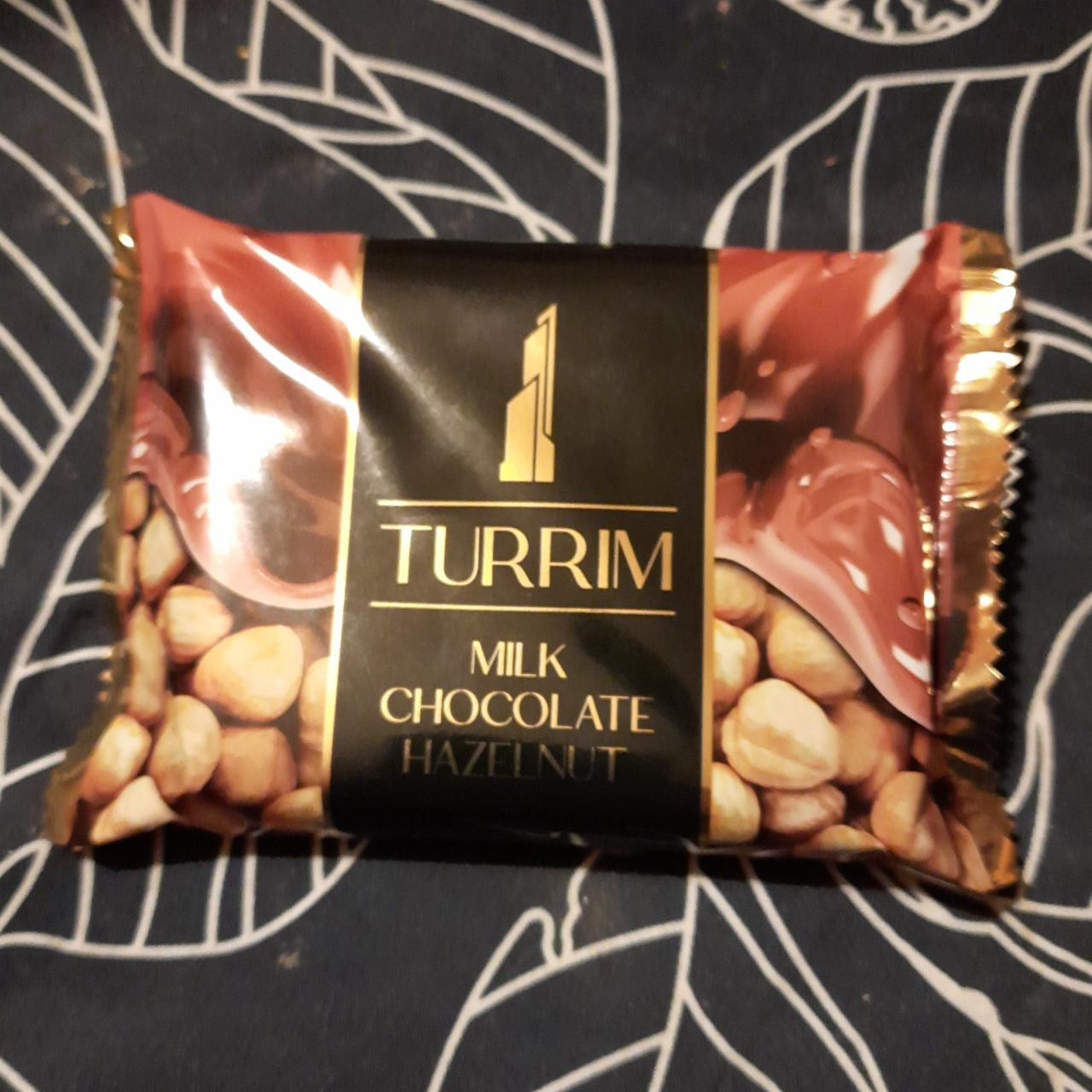 Фото - Milk chocolate hazelnut молочный шоколад с цельными лесными орехами Turrim