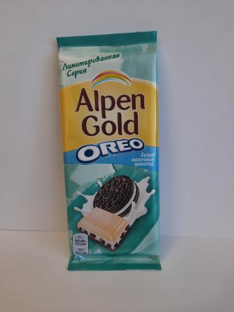 Фото - Шоколад молочный с белым шоколадом с начинкой со вкусом ванили и кусочками печенья Oreo Alpen Gold Альпен гольд