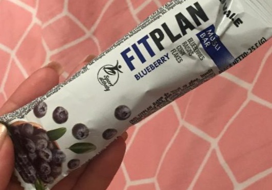 Фото - витаминизированный батончик с черникой FitPlan