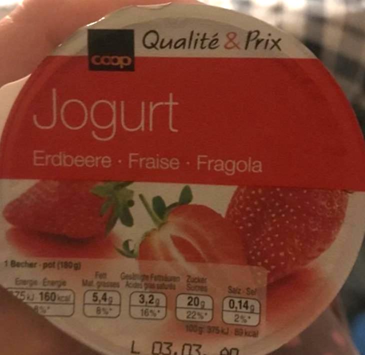 Фото - Йогурт с наполнителем клубника Jogurt Erdbeere Coop