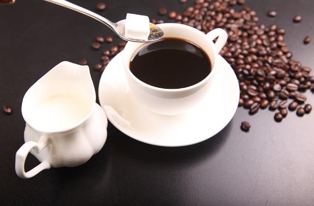 Фото - растворимый кофе с молоком и сахаром