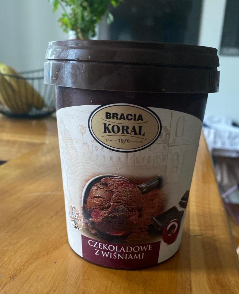 Фото - мороженое с шоколадом и вишней Bracia Koral