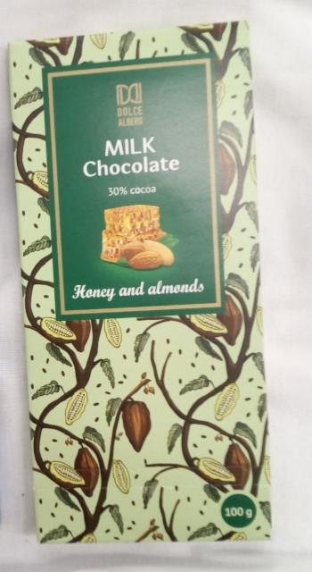 Фото - Молочный шоколад Dolce Albero с медом и миндалем