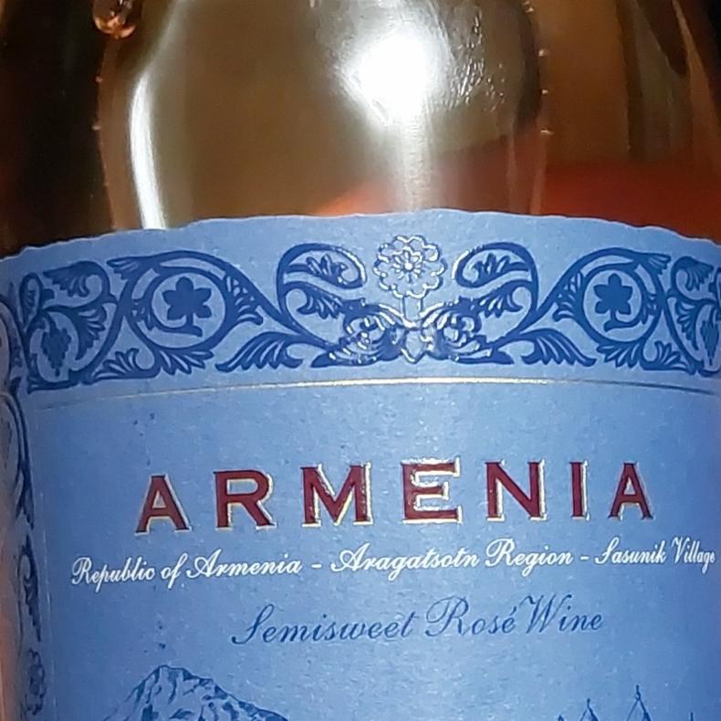 Фото - Вино розовое полусладкое Rose Wine Armenia