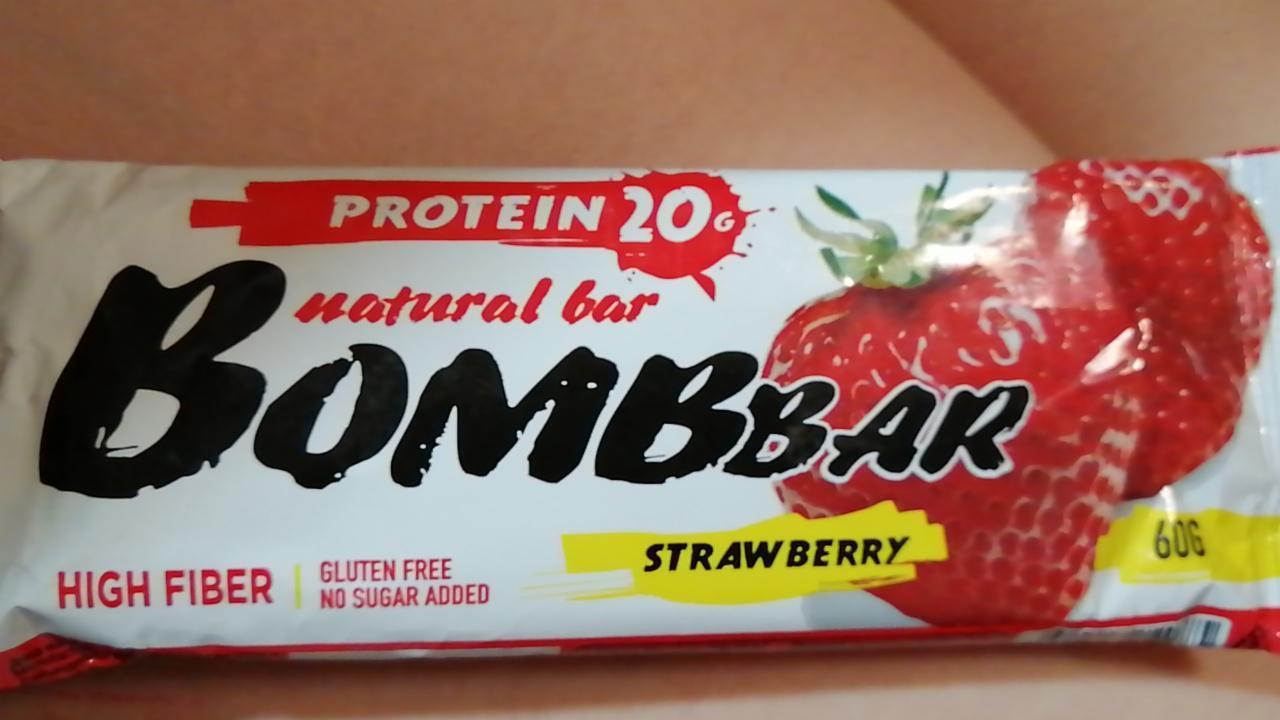 Фото - Батончик протеиновый Strawberry Bombbar