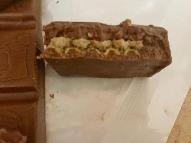 Фото - Chocolate Milka wafers. шоколад с вафлей