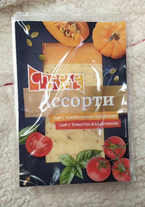 Фото - Cheese Lovers ассорти с тыквенными семечками и томатом и базиликом