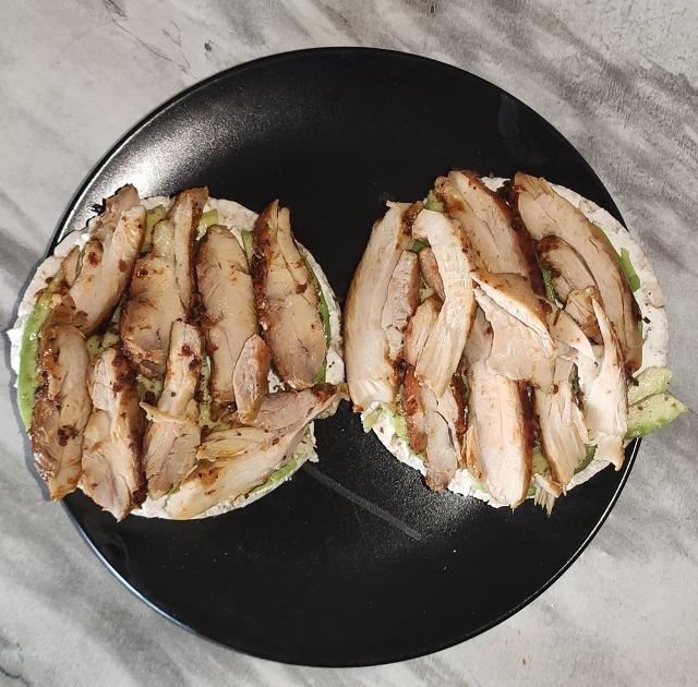 Фото - бутерброд с мясом курицы