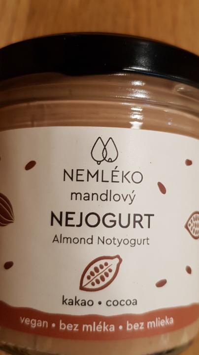 Фото - Nejogurt Almond миндаль kakao какао Nemléko