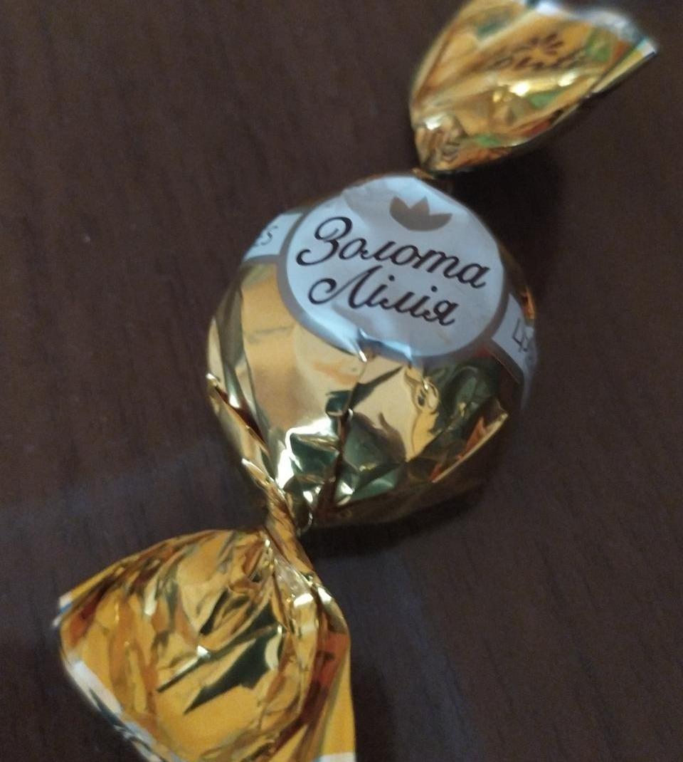 Круглая золотая конфета