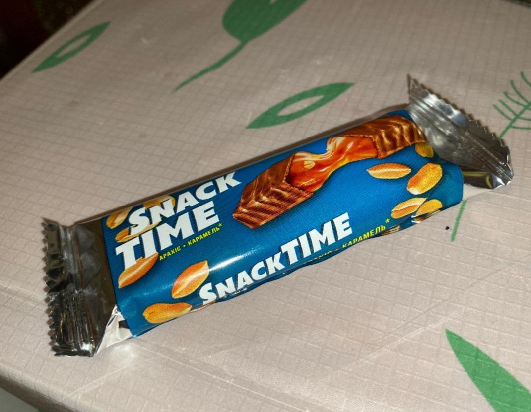 Фото - Батончик шоколадный с начинкой арахис-карамель Snack Time