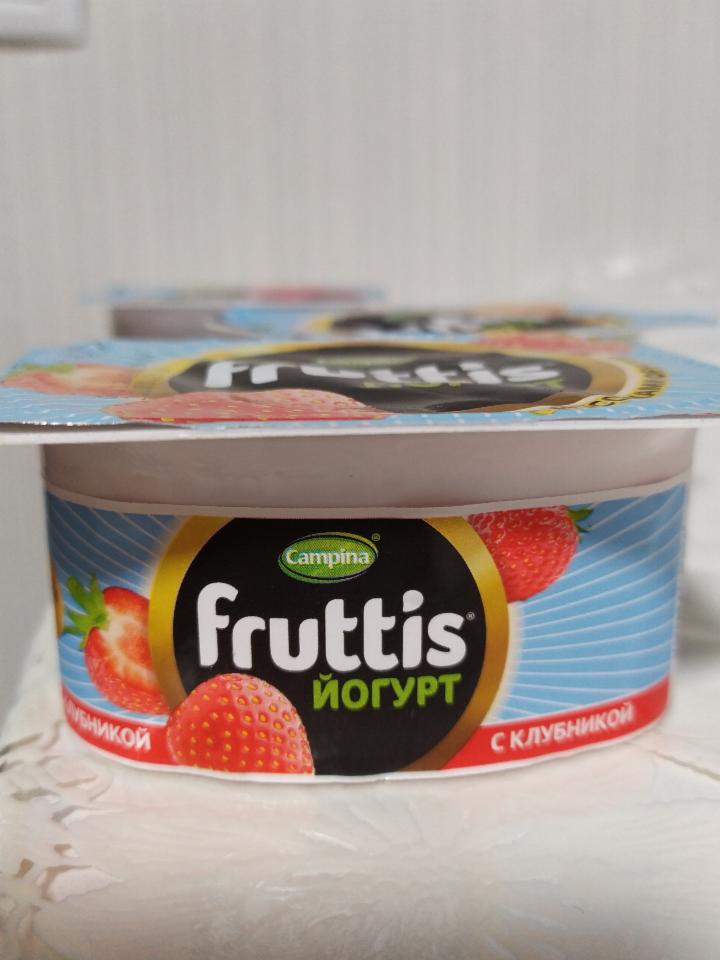 Фото - йогурт 3% с клубникой Fruttis