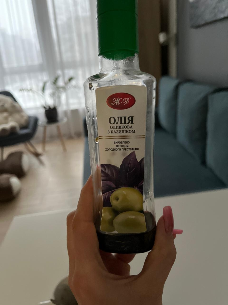 Фото - оливковое масло с базиликом M-D