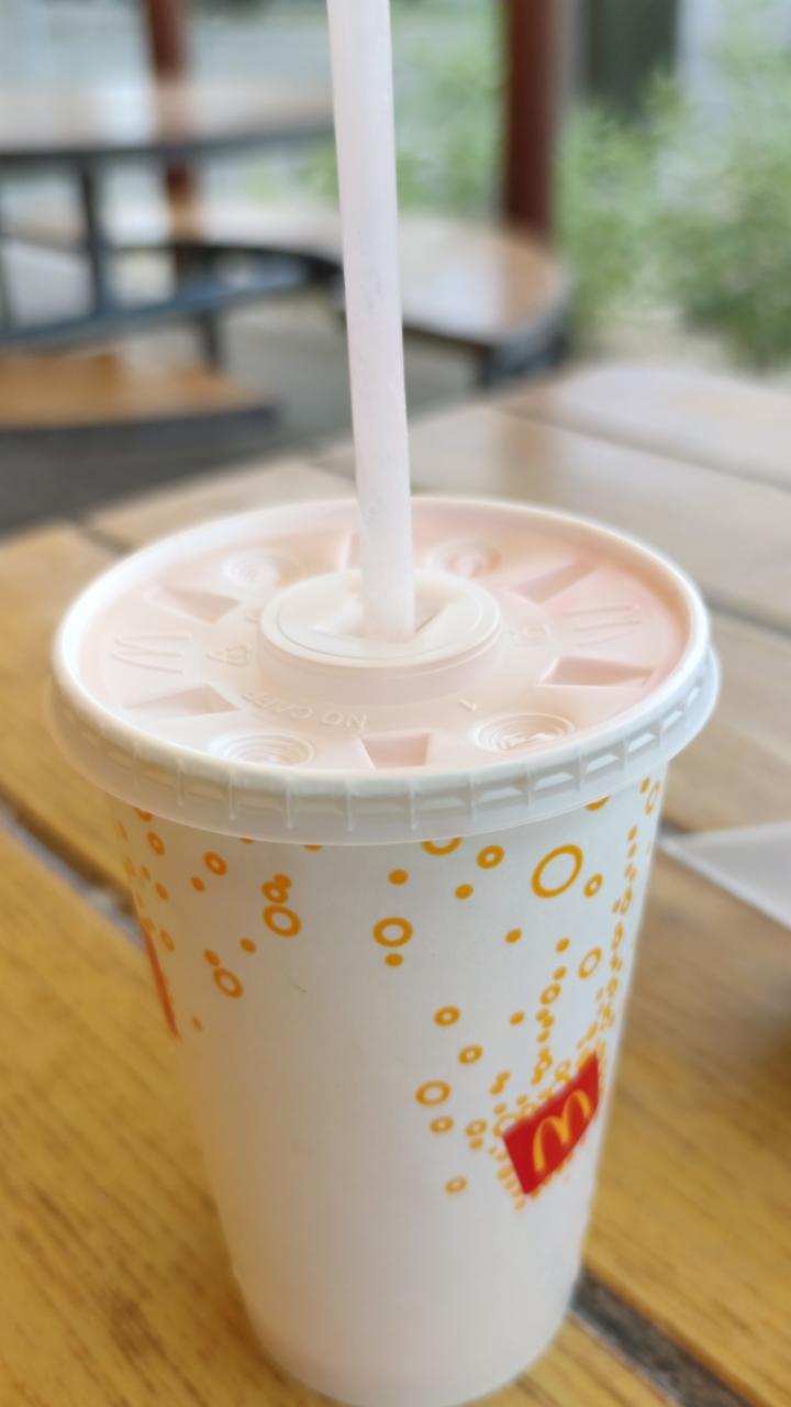 Фото - Коктейль молочный клубничный McDonald's