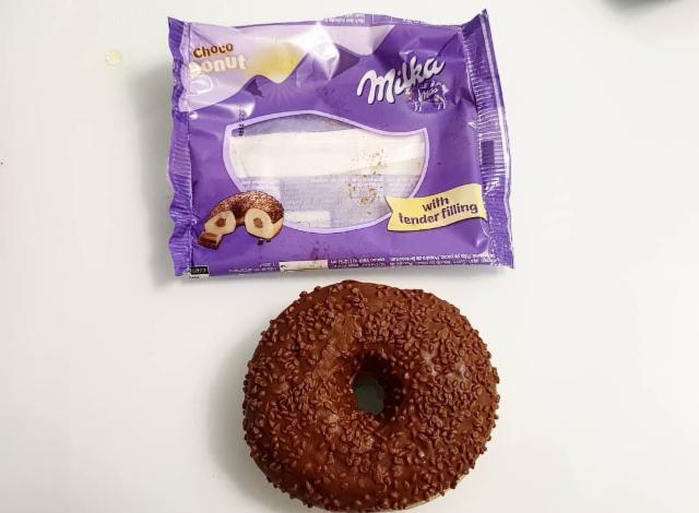 Фото - Milka пончик с шоколадом