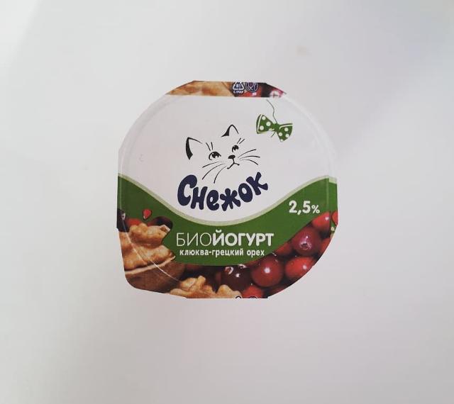 Фото - Йогурт клюква-грецкий орех 'Снежок'