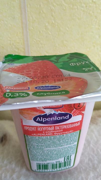Фото - Йогурт с клубникой Alpenland