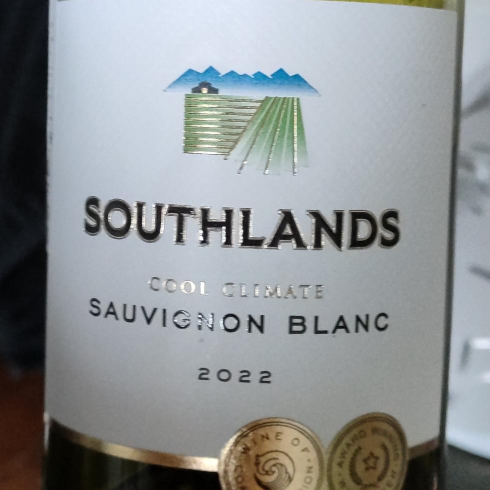 Фото - Вино белое сухое совиньон Southlands