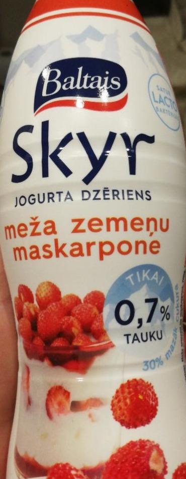 Фото - Skyr йогуртовый напиток земляничный с маскарпоне Baltais