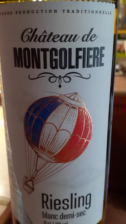 Фото - вино столовое полусухое белое Рислинг Montgolfiere