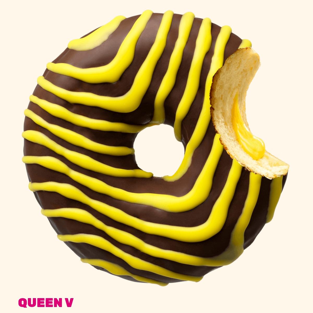 Фото - пончик с полосатой глазурью QUEEN V. La Lorraine