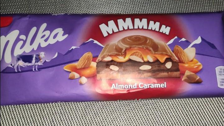 Фото - Шоколад с миндалём и карамелью Milka