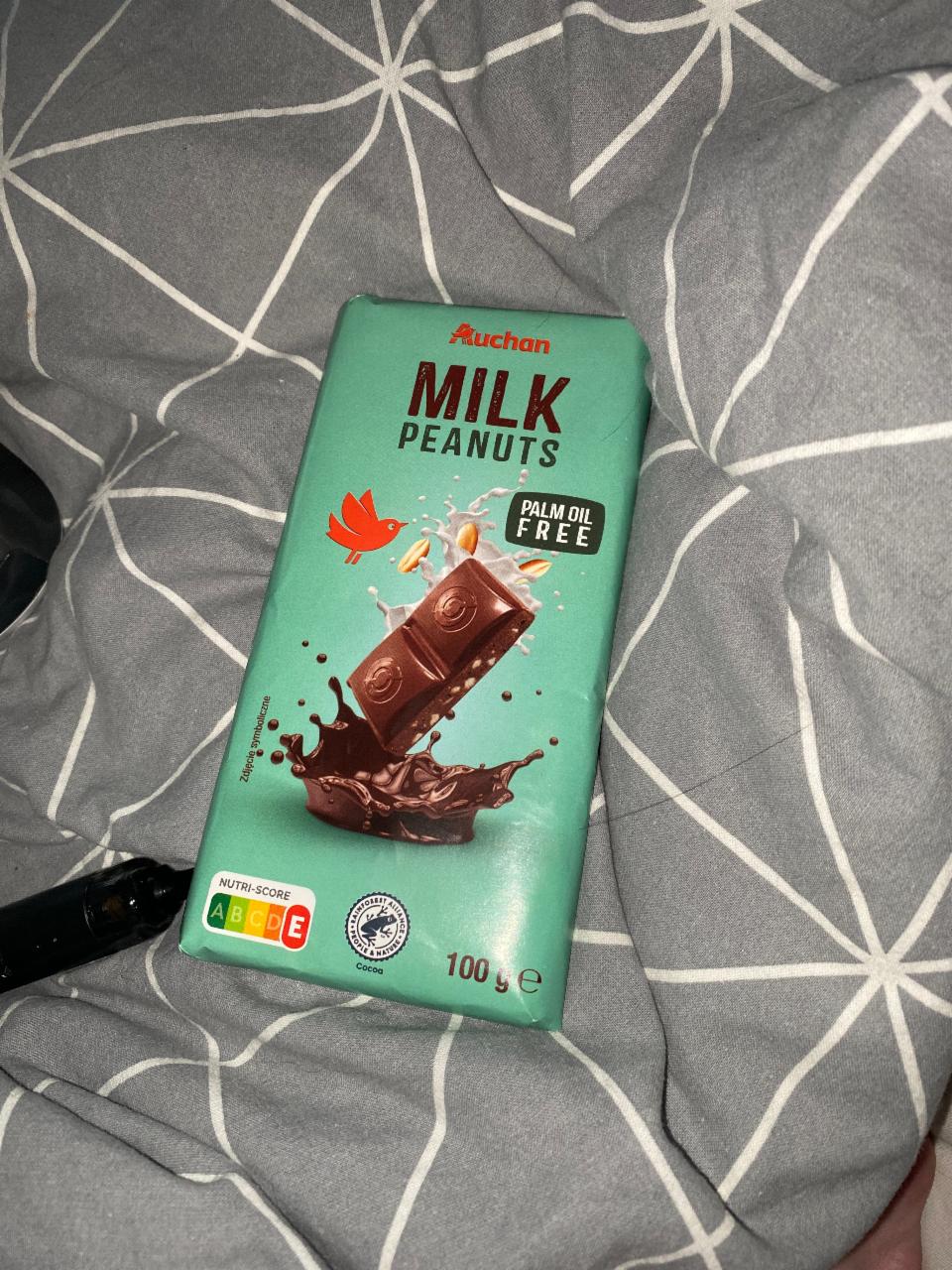 Фото - Шоколад молочный с арахисом Auchan