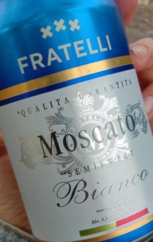 Фото - Напиток винный Moscato Fratelli