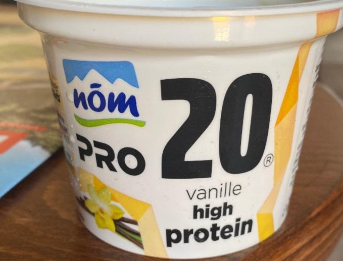 Фото - Йогурт ванильный с высоким содержанием протеина Protein Hight 20 Vanilla Nöm