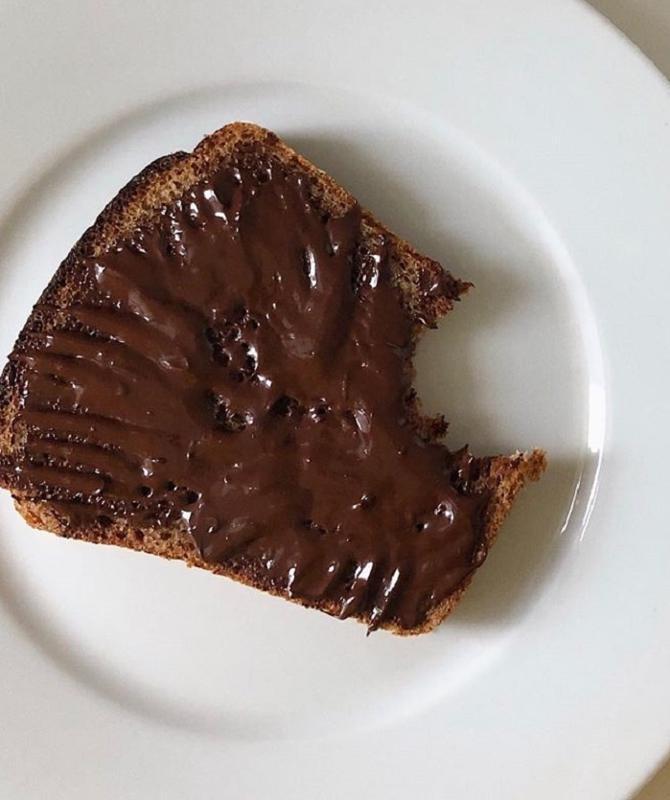 Фото - Бутерброд с шоколадной пастой