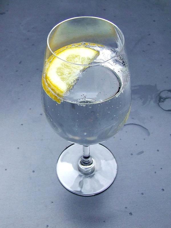 Фото - Вода с лимоном