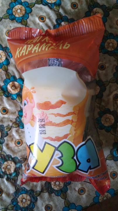 Фото - мороженое в вафельном стаканчике Кузя ванильный с мягкой карамелью Фабрика Фрост