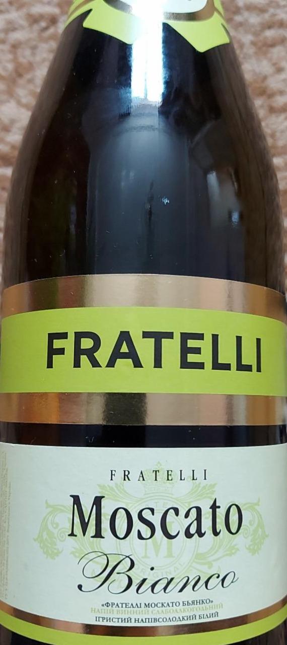 Фото - Напиток винный слабоалкогольный игристый белый полусладкий Moscato Bianco Fratelli