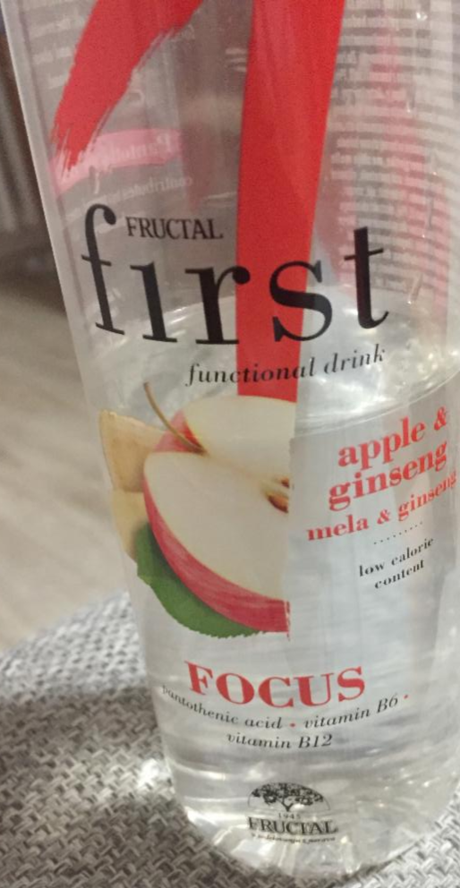 Фото - функциональный напиток яблоко-женьшень Fruktal First