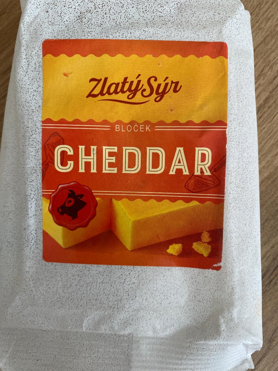 Фото - сыр чеддар блок 50% Zlatý sýr