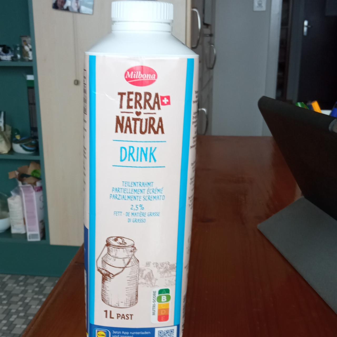 Фото - Молоко 2,5% Terra Natura Milbona