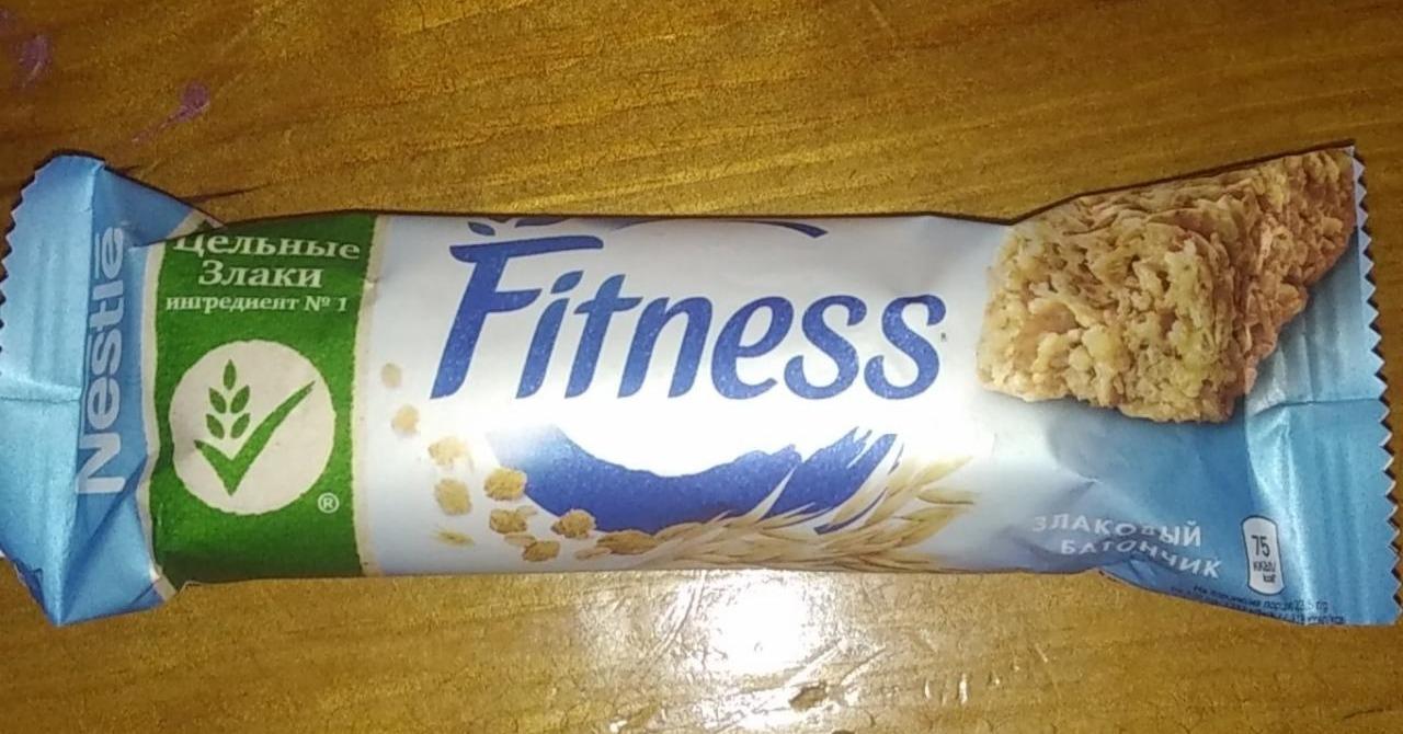 Фото - Злаковый батончик обогащенный витаминами и минералами Fitness Nestle